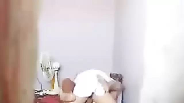 زوجة أوزبكية اضطرت تفتح رجليها