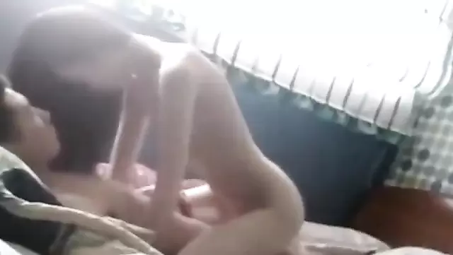 دختر لاغر ازبک صبح زود هوس ارگاسم می کنه.